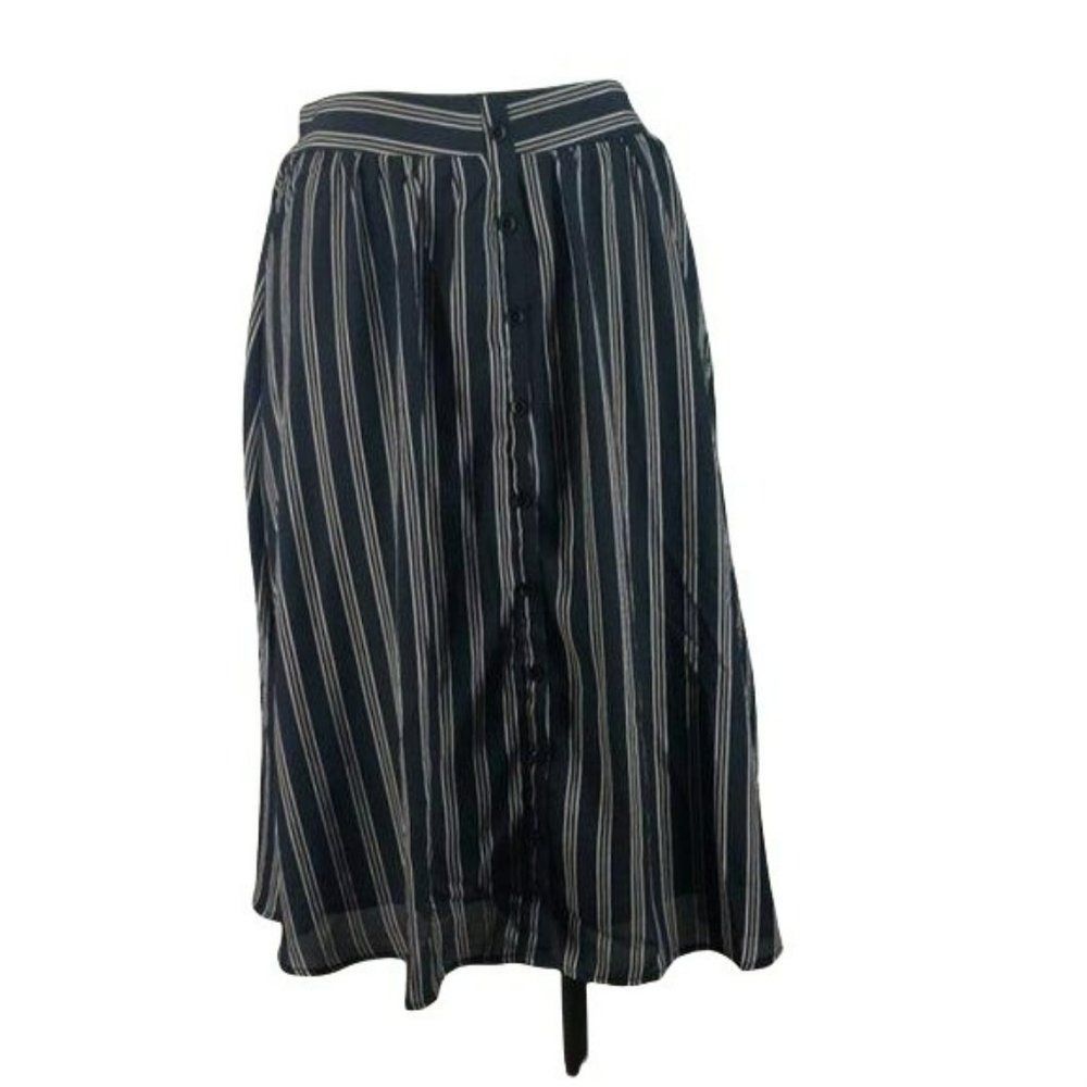 Charlotte Russe pinstriped a line skirt sz‎ Medium